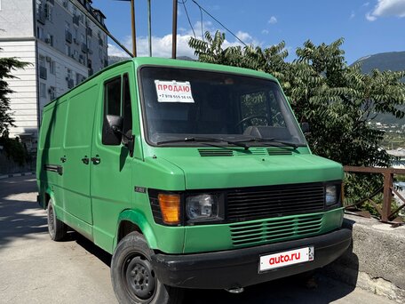 1993 Mercedes-Benz T1, зелёный, 360000 рублей, вид 2