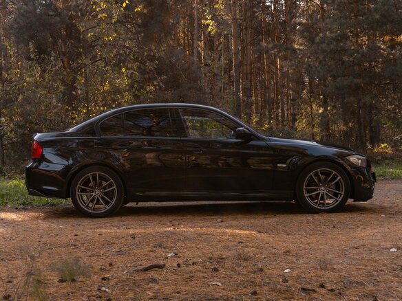 2010 BMW 3 серии 325i V (E90/E91/E92/E93) Рестайлинг, чёрный, 1100000 рублей - вид 1