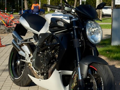 2011 MV Agusta Brutale 920, белый, 555000 рублей, вид 2