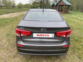 2016 Kia Rio III Рестайлинг, серый, 650000 рублей, вид 3