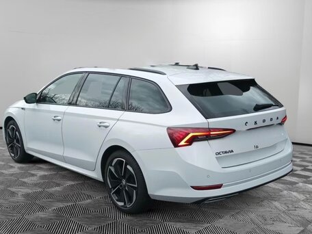2023 Skoda Octavia IV (A8), белый, 2750000 рублей, вид 4