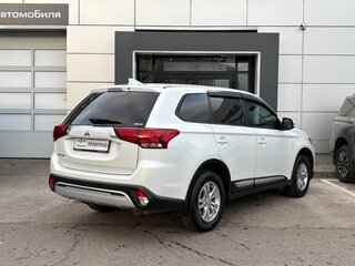2021 Mitsubishi Outlander III Рестайлинг 3, белый, 2219000 рублей, вид 5