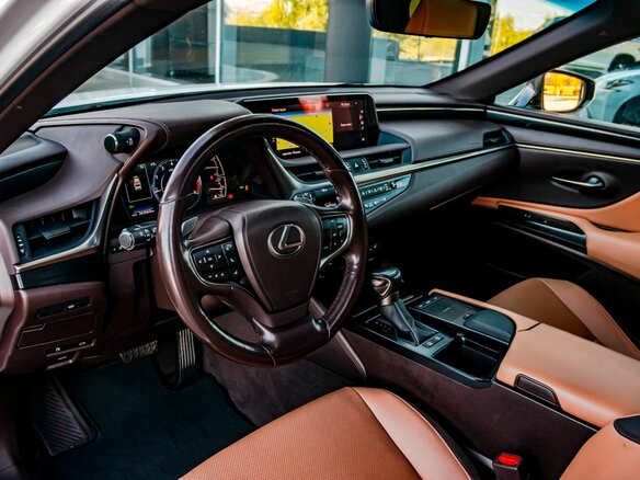 2021 Lexus ES 250 VII, белый, 3180000 рублей - вид 16
