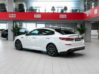 2018 Kia Optima IV Рестайлинг, белый, 1890000 рублей, вид 4