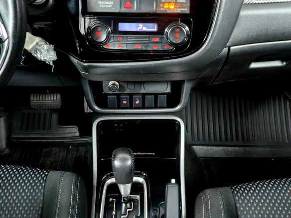 2018 Mitsubishi Outlander III Рестайлинг 2, синий, 1555000 рублей - вид 7