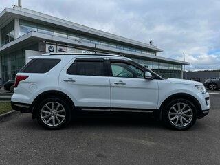 2018 Ford Explorer V Рестайлинг 2, белый, 3147000 рублей, вид 4