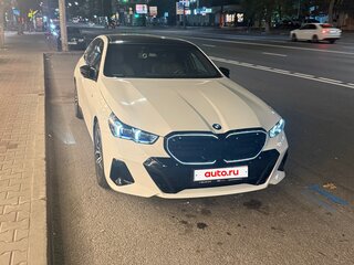 2024 BMW 5 серии 523d VIII (G60/G61/G68), белый, 7200000 рублей, вид 3