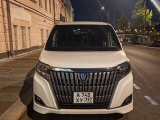 2018 Toyota Esquire I Рестайлинг, белый, 2299999 рублей, вид 2