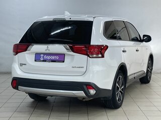 2017 Mitsubishi Outlander III Рестайлинг 2, белый, 1479000 рублей, вид 4