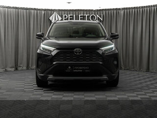 2020 Toyota RAV4 V (XA50), чёрный, 2995000 рублей, вид 3