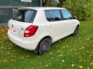 2011 Skoda Fabia II Рестайлинг, белый, 305000 рублей, вид 3