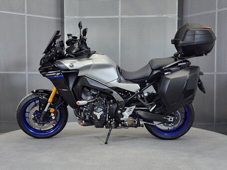 2021 Yamaha MT-09 Tracer (FJ-09), серебристый, 1277000 рублей, вид 5