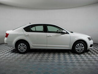 2017 Skoda Octavia III (A7) Рестайлинг, белый, 1067000 рублей, вид 4