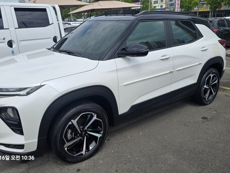 2022 Chevrolet TrailBlazer III, белый, 1830000 рублей, вид 2