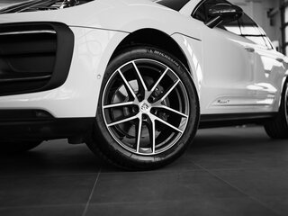 2026 Porsche Macan I Рестайлинг 2, белый, 9990000 рублей, вид 4