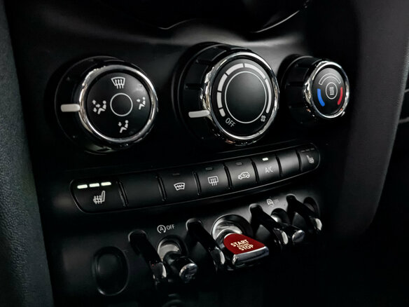 2020 Mini Hatch Cooper III (F55/F56) Рестайлинг, серый - вид 24