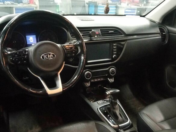 2018 Kia Rio IV, чёрный, 1380000 рублей - вид 4