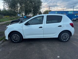 2017 Renault Sandero II, белый, 350000 рублей, вид 4