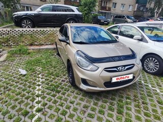2013 Hyundai Solaris I, бежевый, 750000 рублей, вид 2