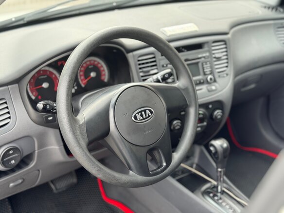 2011 Kia Rio II Рестайлинг, белый - вид 8