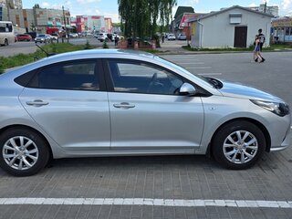 2020 Hyundai Solaris II Рестайлинг, серебристый, 1570000 рублей, вид 2