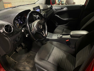 2013 Mercedes-Benz B-Класс 180 II (W246), красный, 870000 рублей, вид 4