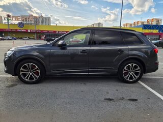 2024 Audi Q7 55 TFSI e II (4M) Рестайлинг 2, серый, 11500000 рублей, вид 4