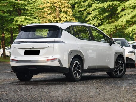 2026 Aion Y Plus 51.9 kWh, белый, 2380002 рублей, вид 4