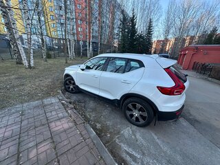 2021 Volvo XC40 I, белый, 3890000 рублей, вид 2
