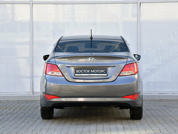 2014 Hyundai Solaris I Рестайлинг, серый, 750000 рублей - вид 4