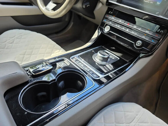 2016 Jaguar XE EcoBoost I, красный - вид 16