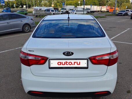 2014 Kia Rio 6-speed III, белый, вид 4