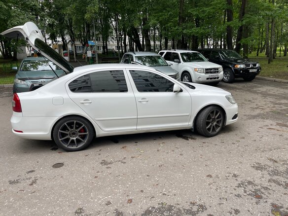 2009 Skoda Octavia RS II Рестайлинг, белый - вид 3