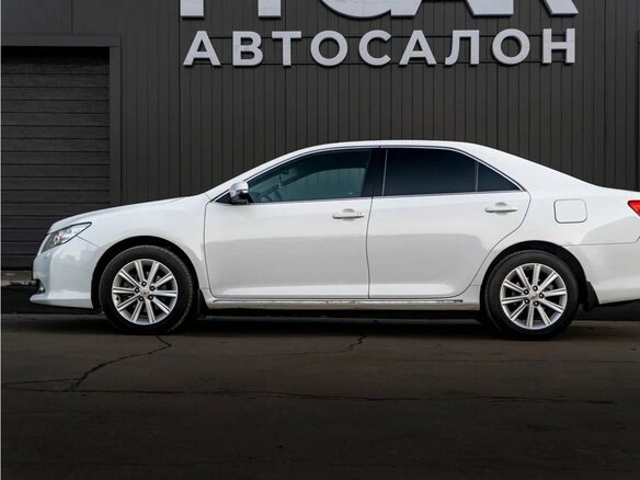 2013 Toyota Camry VII (XV50), белый - вид 3