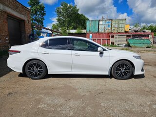 2021 Toyota Camry US Market VIII (XV70) Рестайлинг, белый, 3050000 рублей, вид 3