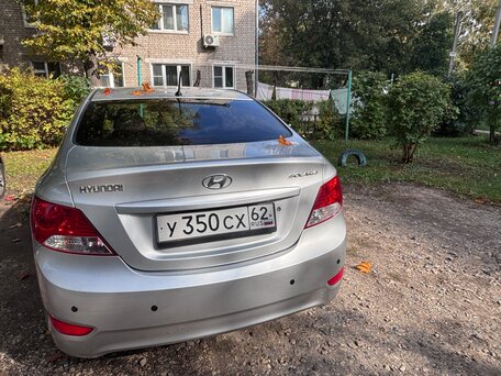 2013 Hyundai Solaris I, серебристый, 600000 рублей, вид 4