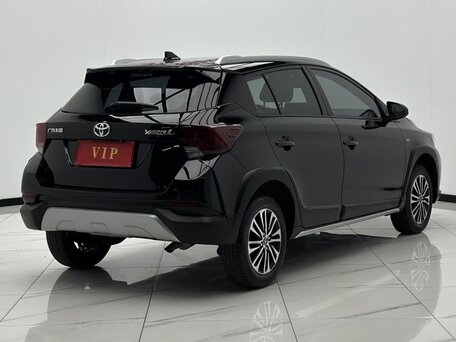 2022 Toyota Yaris L X XP150 Рестайлинг, чёрный, 1500000 рублей, вид 5