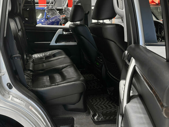 2014 Toyota Land Cruiser 200 Series Рестайлинг 1, серебристый, 3930000 рублей - вид 13