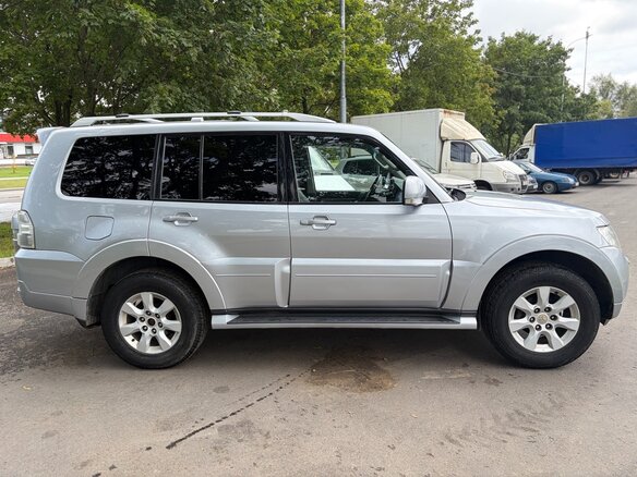 2011 Mitsubishi Pajero IV, серебристый - вид 3