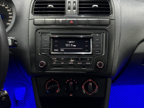 2010 Volkswagen Polo V, серебристый, 399888 рублей - вид 12