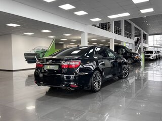 2015 Toyota Camry VII (XV50) Рестайлинг, чёрный, 1950000 рублей, вид 2