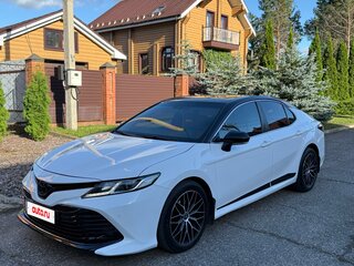 2019 Toyota Camry VIII (XV70), белый, 1773000 рублей, вид 3