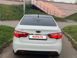 2012 Kia Rio III, белый, 700000 рублей, вид 3