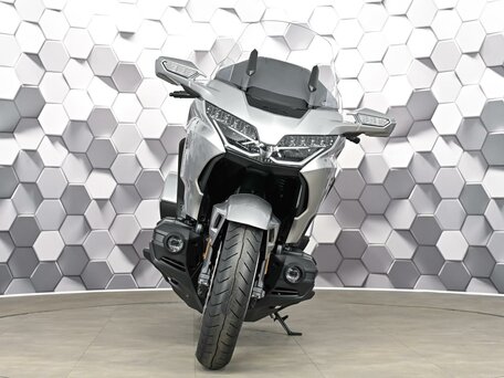 2025 Honda GL 1800 Gold Wing, серебристый, 3649000 рублей, вид 5