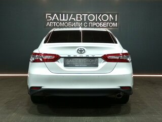 2021 Toyota Camry VIII (XV70) Рестайлинг, белый, 3049000 рублей, вид 5