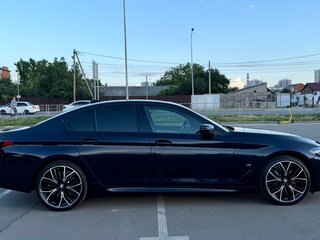 2020 BMW 5 серии 530d xDrive VII (G30/G31/G38) Рестайлинг, чёрный, 7850000 рублей, вид 3