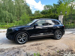 2019 Volkswagen Touareg III, чёрный, 4400000 рублей, вид 5