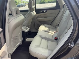 2017 Volvo XC60 II, серый, 3800000 рублей, вид 3