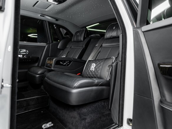 2019 Rolls-Royce Phantom VIII (Series I), белый, 37000000 рублей - вид 26