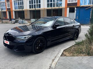 2022 BMW 5 серии 530e VII (G30/G31/G38) Рестайлинг, синий, 4950000 рублей, вид 4